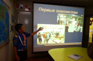 Максим Головизнин проводит презентацию "своего" Артека